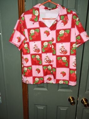 Pink And Red Strawberry Shortcake Short-Sleeve Button Down Collared Shirt